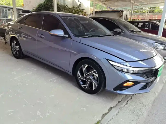 Hyundai Elantra — Фото автомобиля 3