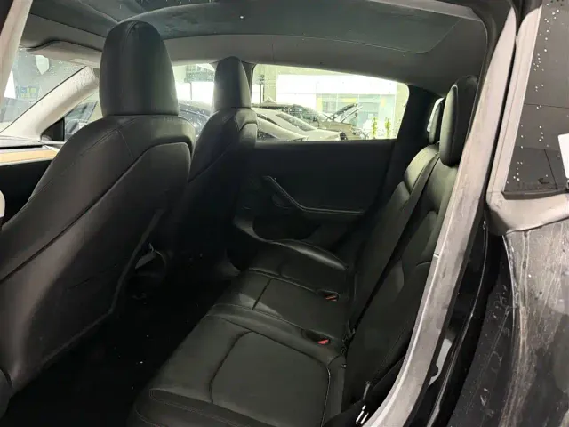 Tesla Model Y — Фото автомобиля 9