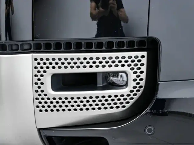 Land Rover Defender — Фото автомобиля 10