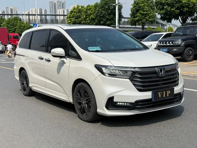 Honda Odyssey — Фото автомобиля 3