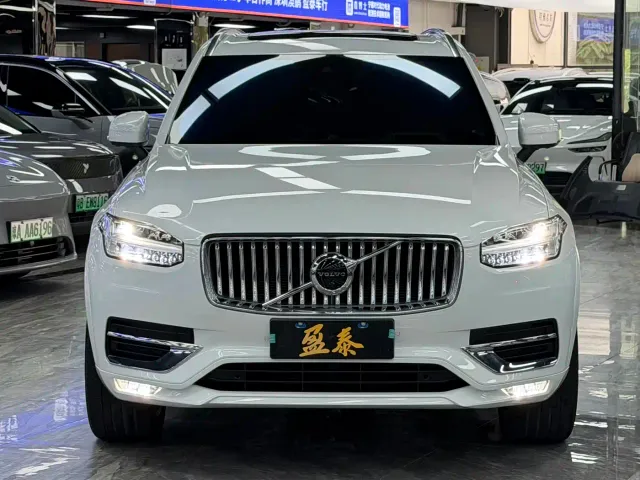 Volvo XC90 — Фото автомобиля 2