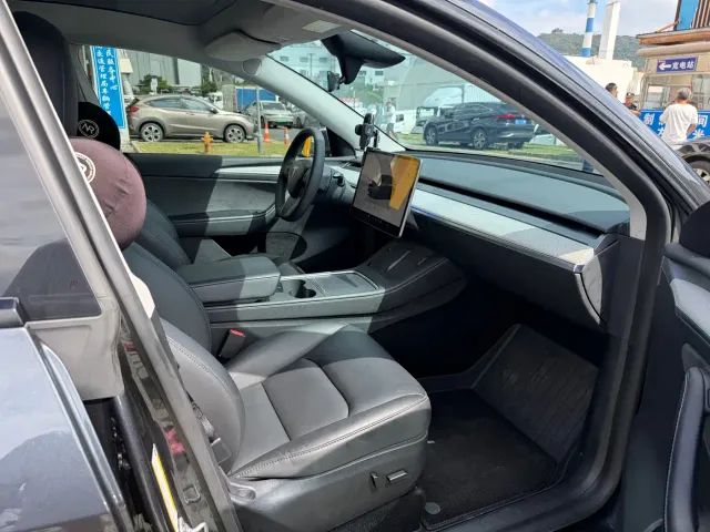 Tesla Model Y — Фото автомобиля 8
