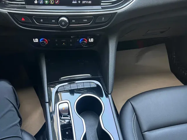 Buick Regal — Фото автомобиля 10