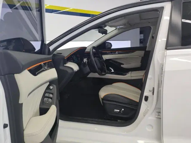 Dongfeng Yixuan MAX — Фото автомобиля 9