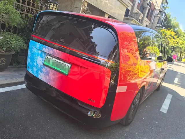 Li Auto MEGA — Фото автомобиля 3