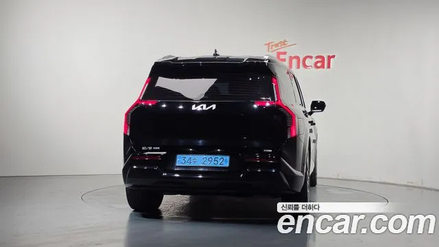 Kia EV9 — Фото автомобиля 4