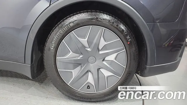 Tesla Model Y — Фото автомобиля 6