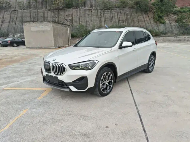 Фотография автомобиля — BMW X1
