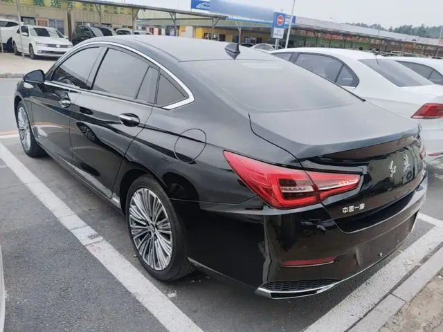 Hongqi H5 — Фото автомобиля 4