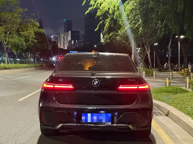 BMW 7 Series — Фото автомобиля 4