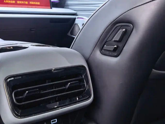 Geely Galaxy E8 — Фото автомобиля 19