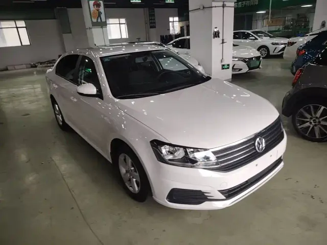 Volkswagen Lavida — Фото автомобиля 3