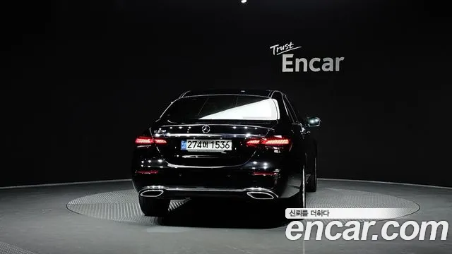 Mercedes-Benz E-Class — Фото автомобиля 4