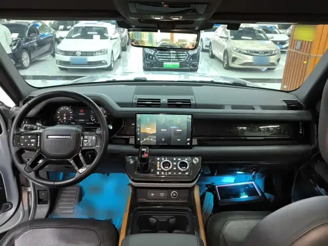 Land Rover Defender — Фото автомобиля 9