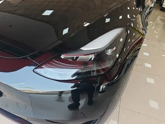 Tesla Model Y — Фото автомобиля 23