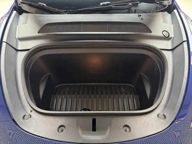 Tesla Model Y — Фото автомобиля 6