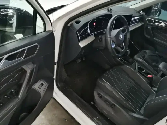 Volkswagen Tiguan L — Фото автомобиля 15