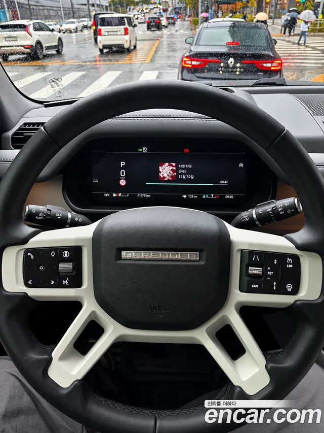 Land Rover Defender — Фото автомобиля 14