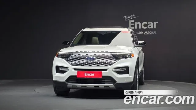 Ford Explorer — Фото автомобиля 3