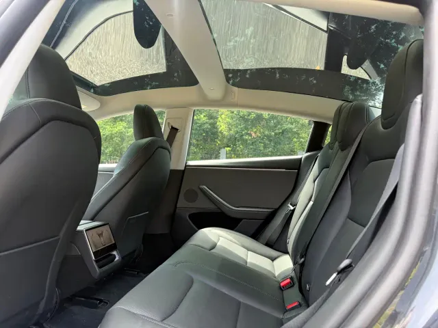 Tesla Model 3 — Фото автомобиля 12