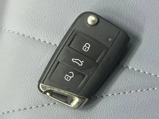 Volkswagen Lavida — Фото автомобиля 8