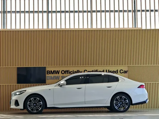 BMW 5 Series — Фото автомобиля 3