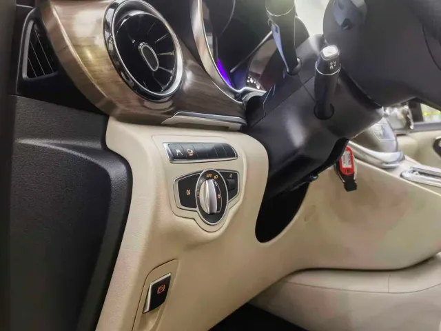 Mercedes-Benz V-Class — Фото автомобиля 6