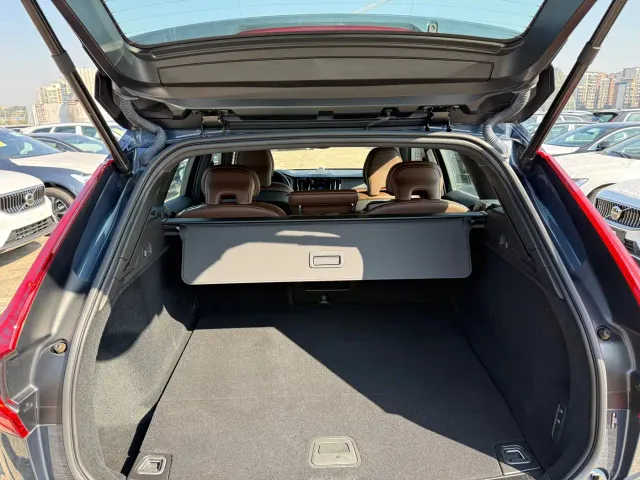 Volvo XC60 — Фото автомобиля 17