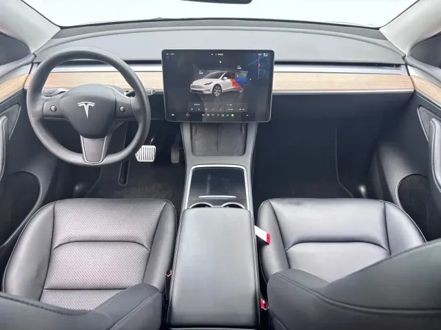 Tesla Model Y — Фото автомобиля 12