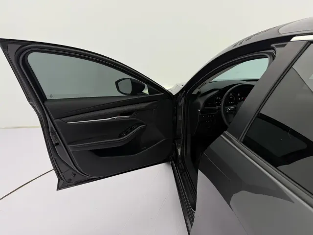 Mazda Axela — Фото автомобиля 23