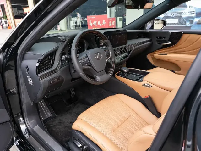 Lexus LS — Фото автомобиля 9