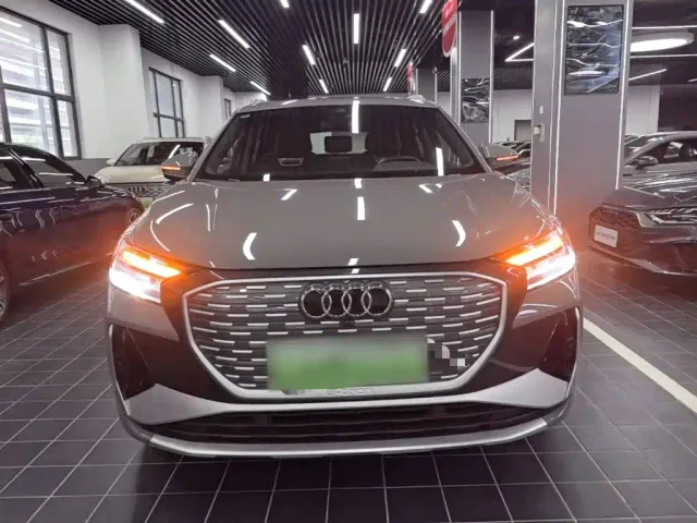 Audi Q4 e-tron — Фото автомобиля 2
