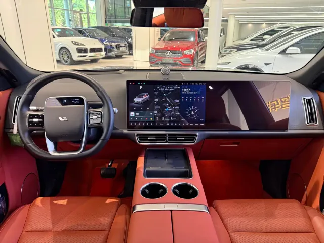 Li Auto L8 — Фото автомобиля 15