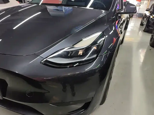 Tesla Model Y — Фото автомобиля 23