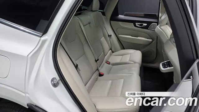 Volvo XC60 Generation 2 — Фото автомобиля 17
