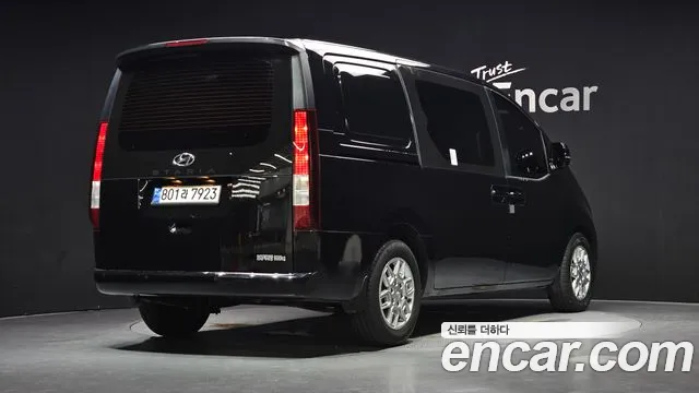 Фотография автомобиля — Hyundai Staria
