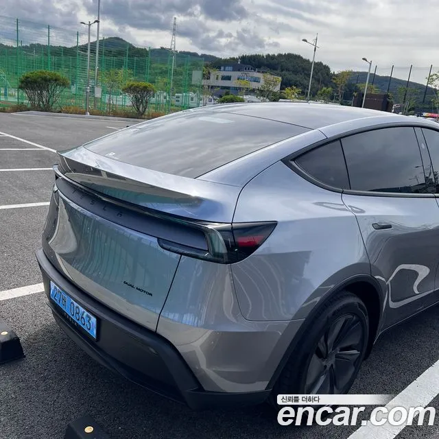 Tesla Model Y — Фото автомобиля 10