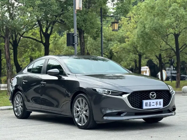 Mazda Axela — Фото автомобиля 3