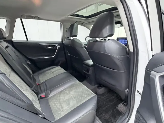 Toyota RAV4 — Фото автомобиля 18