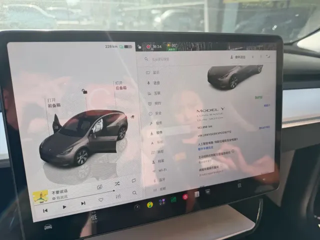 Tesla Model Y — Фото автомобиля 6