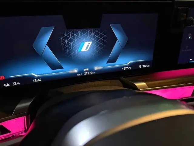 BMW i7 — Фото автомобиля 7