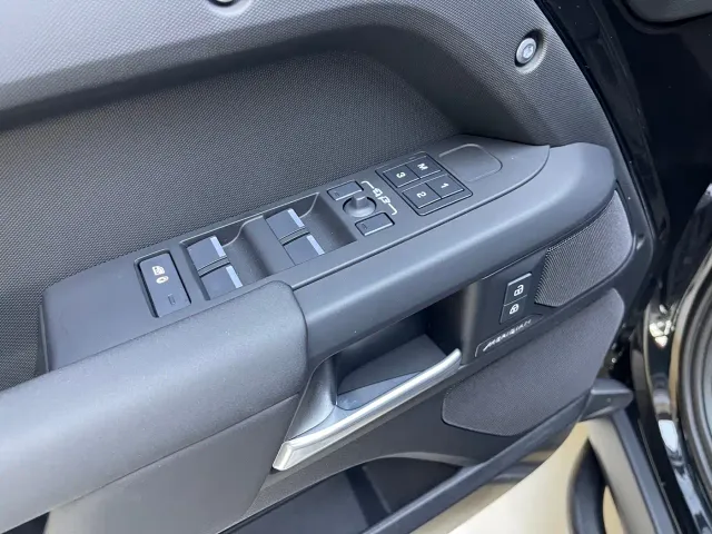 Land Rover Defender — Фото автомобиля 16