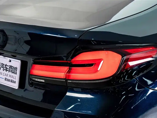 BMW 5 Series — Фото автомобиля 8