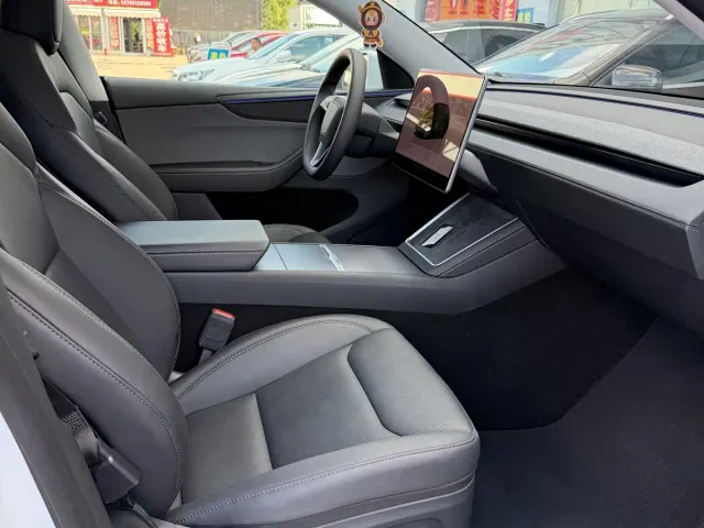 Tesla Model Y — Фото автомобиля 6
