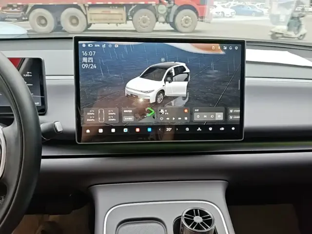 Leapmotor C10 — Фото автомобиля 12
