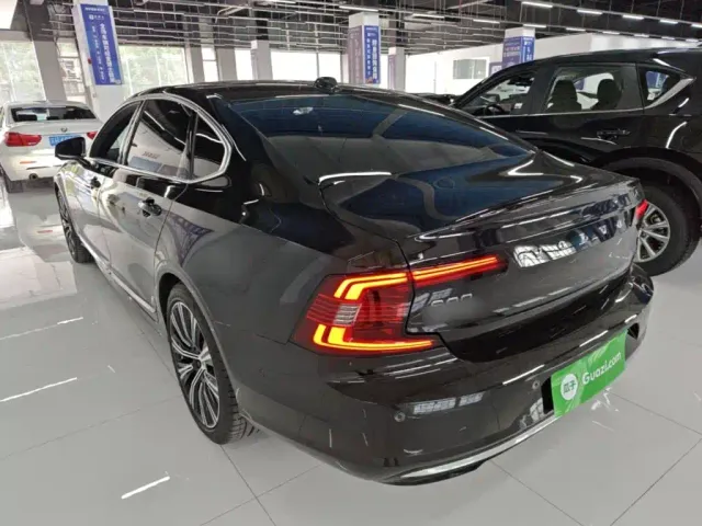 Volvo S90 — Фото автомобиля 4