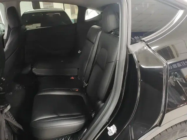 Tesla Model Y — Фото автомобиля 16