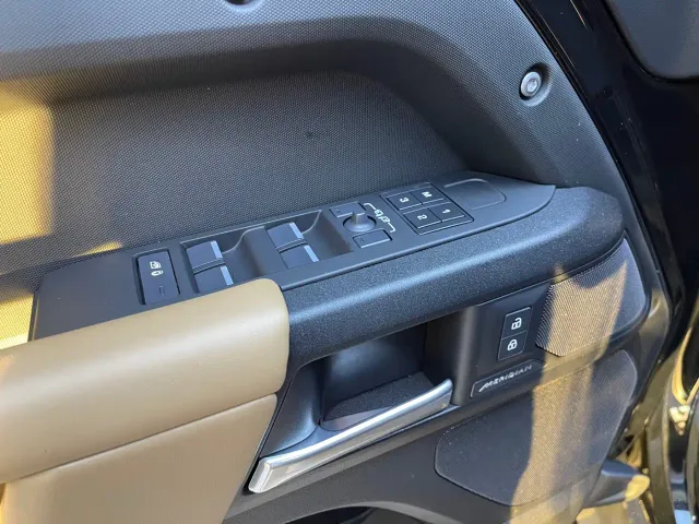 Land Rover Defender — Фото автомобиля 16