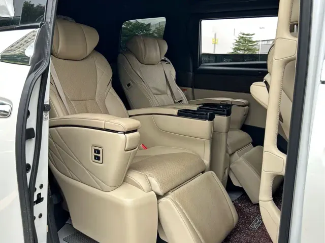 Toyota Alphard — Фото автомобиля 16