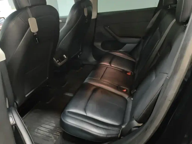 Tesla Model Y — Фото автомобиля 16